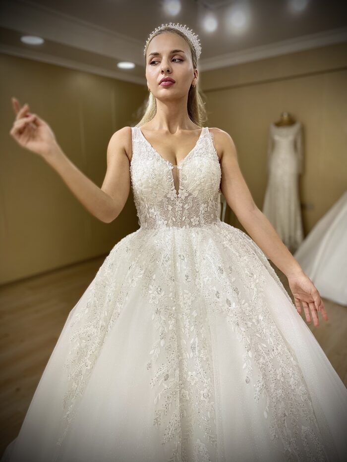 Verona - Wholesale princess wedding dress model with elegant lace - front