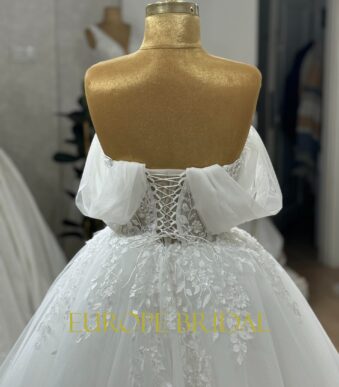 25100 - Wholesale tulle and lace wedding dress - back